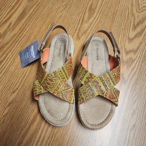 BEARPAW Youth Sandals NWT RAELYNN Slingback Low Plarform Size 5 S30